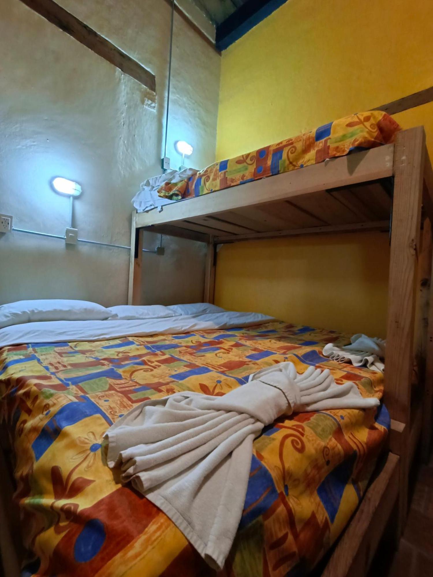 Rossco Backpackers Hostal *